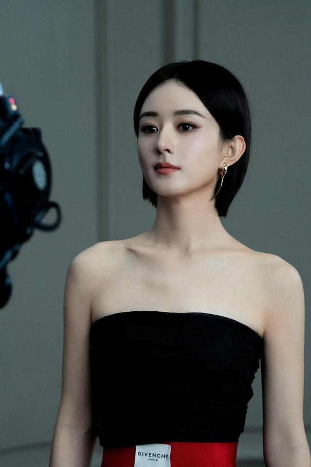 赵丽颖,最新发布,若即若离的女王气质