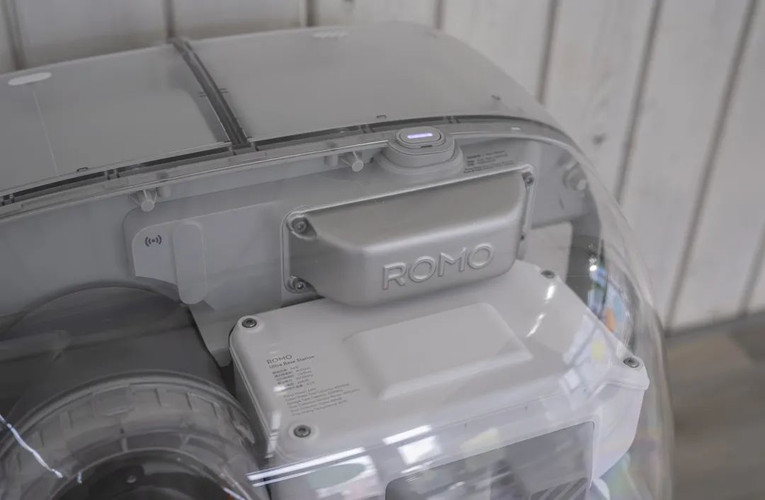 「贴地飞行」：大疆 ROMO 扫地机器人首发体验