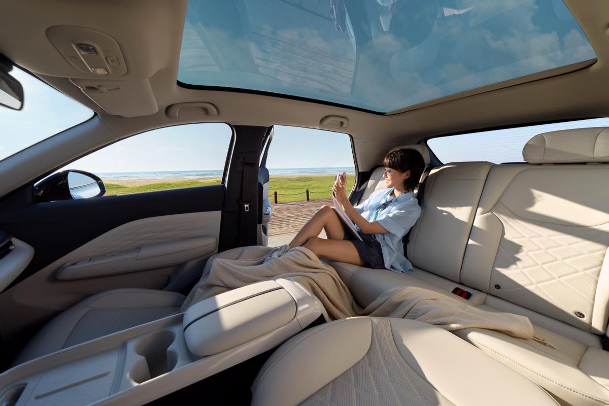 极狐 T1 将9月11日上市!成都车展现场人气十足