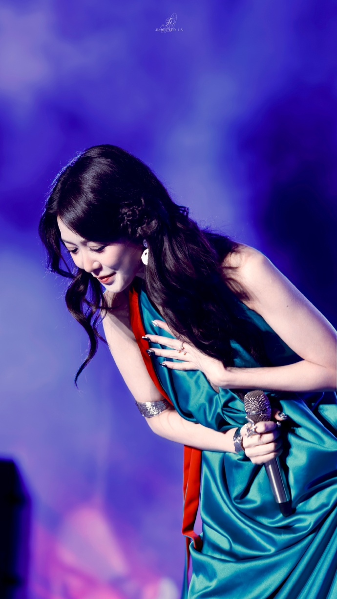 薛凯琪舞台新造型，小姨这舞台表现力太强了，迷死人