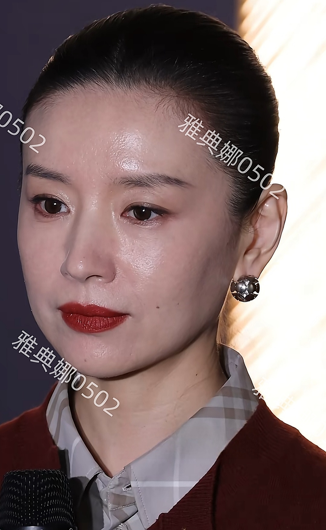 董洁今日红毯生图状态超好，自然脸即便老了也清丽脱俗十分耐看!