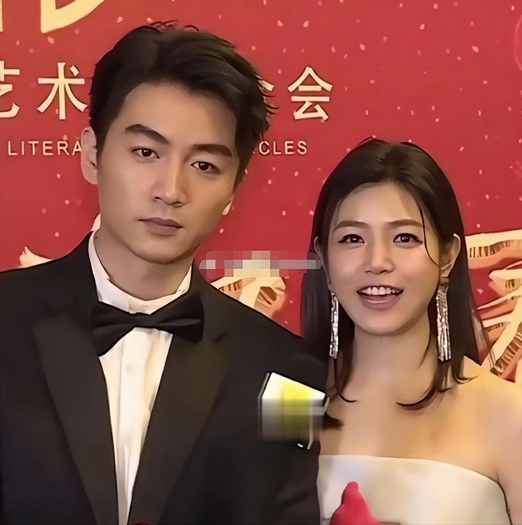 狐狸尾巴藏不住了，业内曝陈晓陈妍希离婚原因，原来一切早有预兆