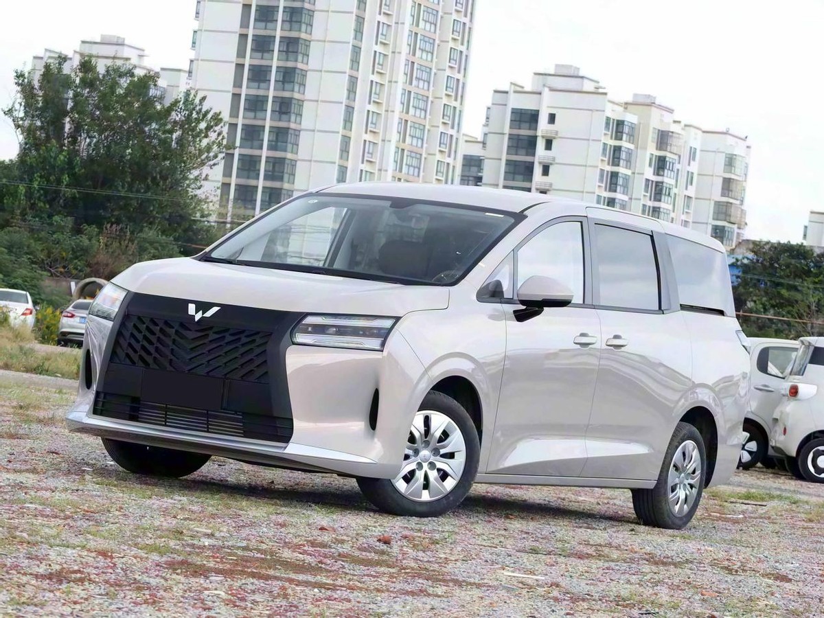 五菱又造人民需要?7.3万起售+7座椅+侧滑门,前脸酷似雷克萨斯