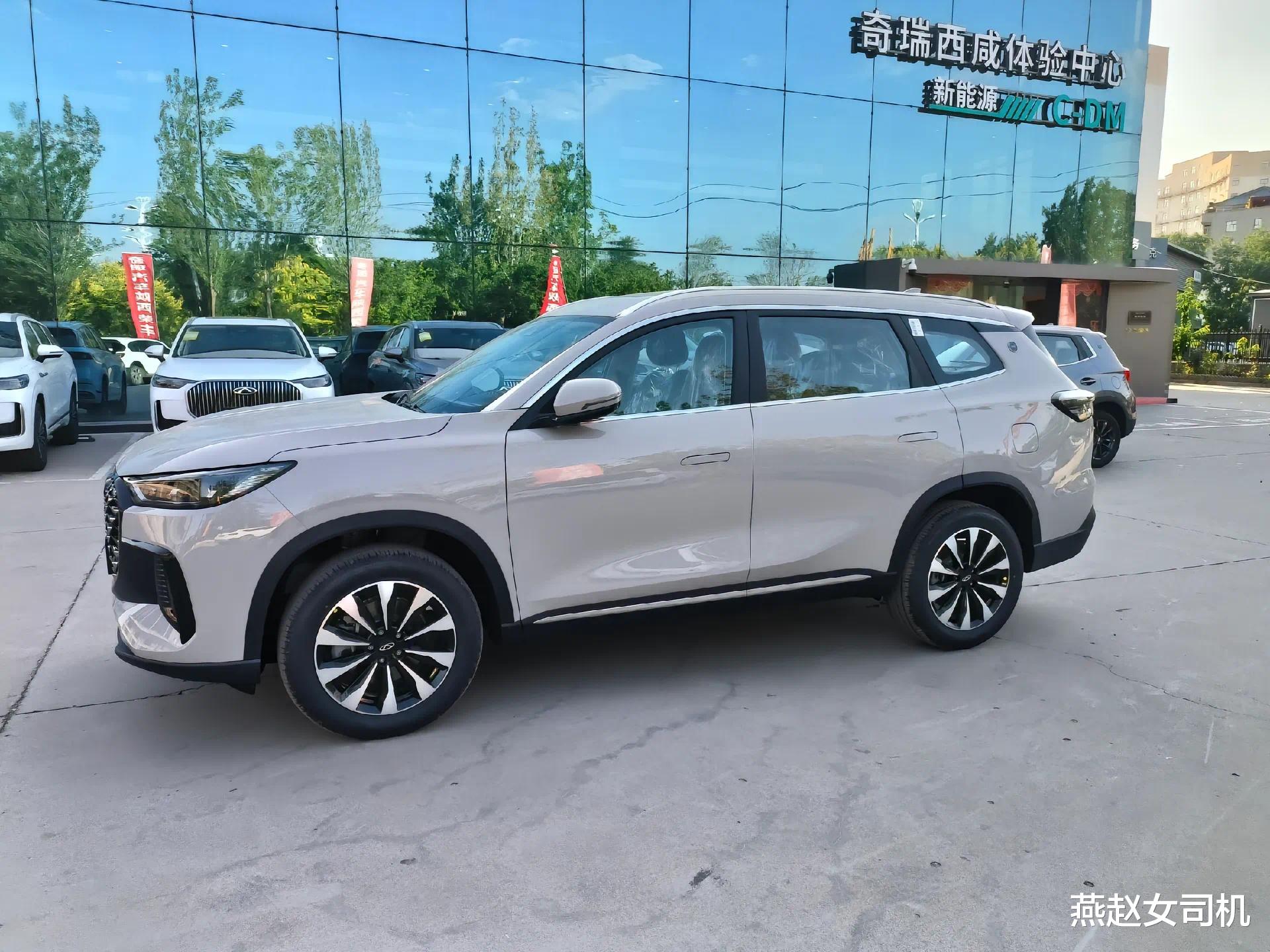 瑞虎8 PLUS乘风版实车到店,换全新前脸+浅云灰配色,配197马力