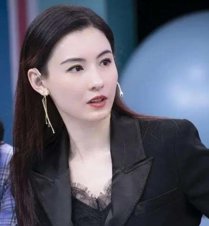 这次,向华强的爆料没给谢霆锋留“一丝体面”,原来张柏芝没说错