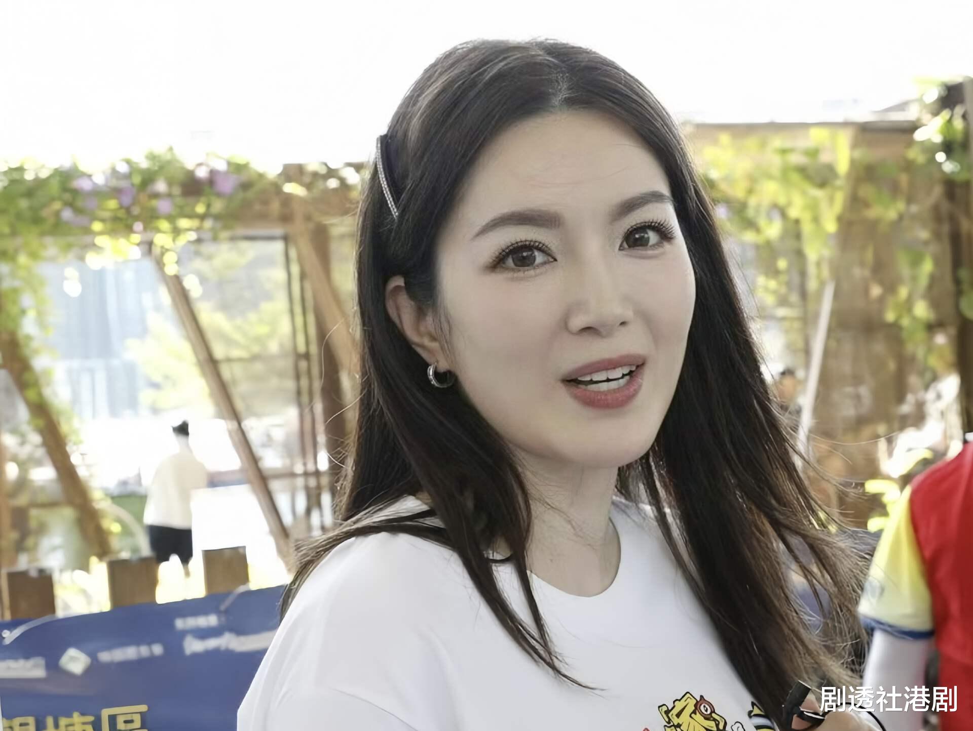 香港知名女星宣布离婚，恢复单身将复出拍剧，择偶优先考虑爱狗人士