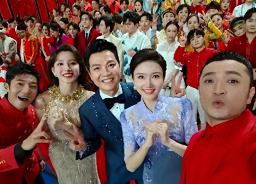 央视春晚彩排阵容公布！看了到场明星，网友泪目：有他在收视稳了