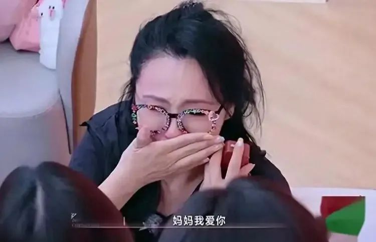 曹颖自爆患癌震惊娱乐圈:“没多少时间了,我想陪儿子长大”