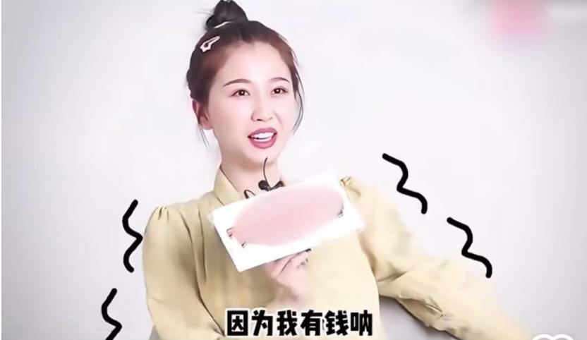 墙倒众人推！虞书欣又传噩耗，赵露思撕开“小太阳”假面，扒塌了