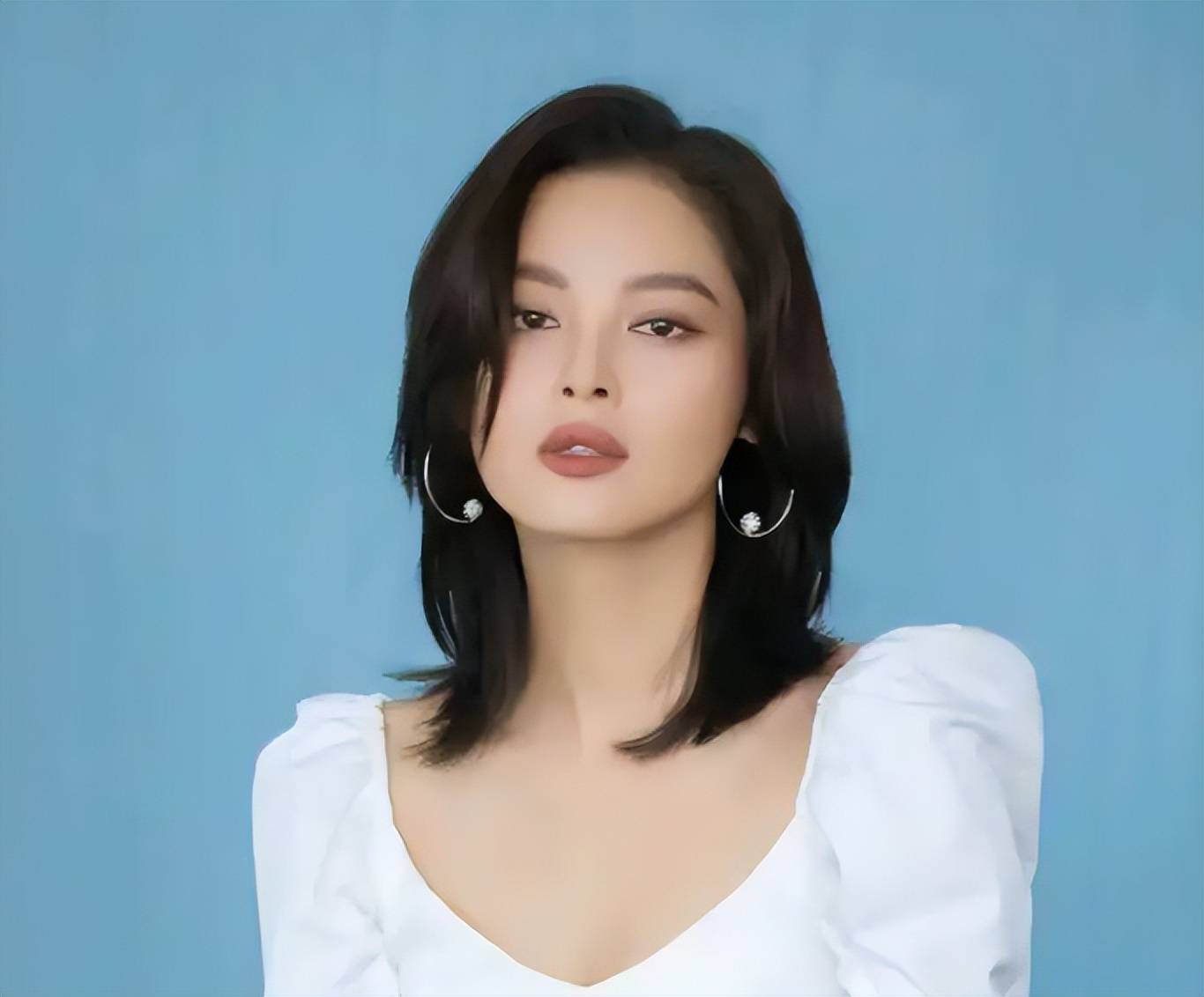 这回真是互扯头发了，辛芷蕾深夜发文怼“郝蕾”，网友：狐狸装纯