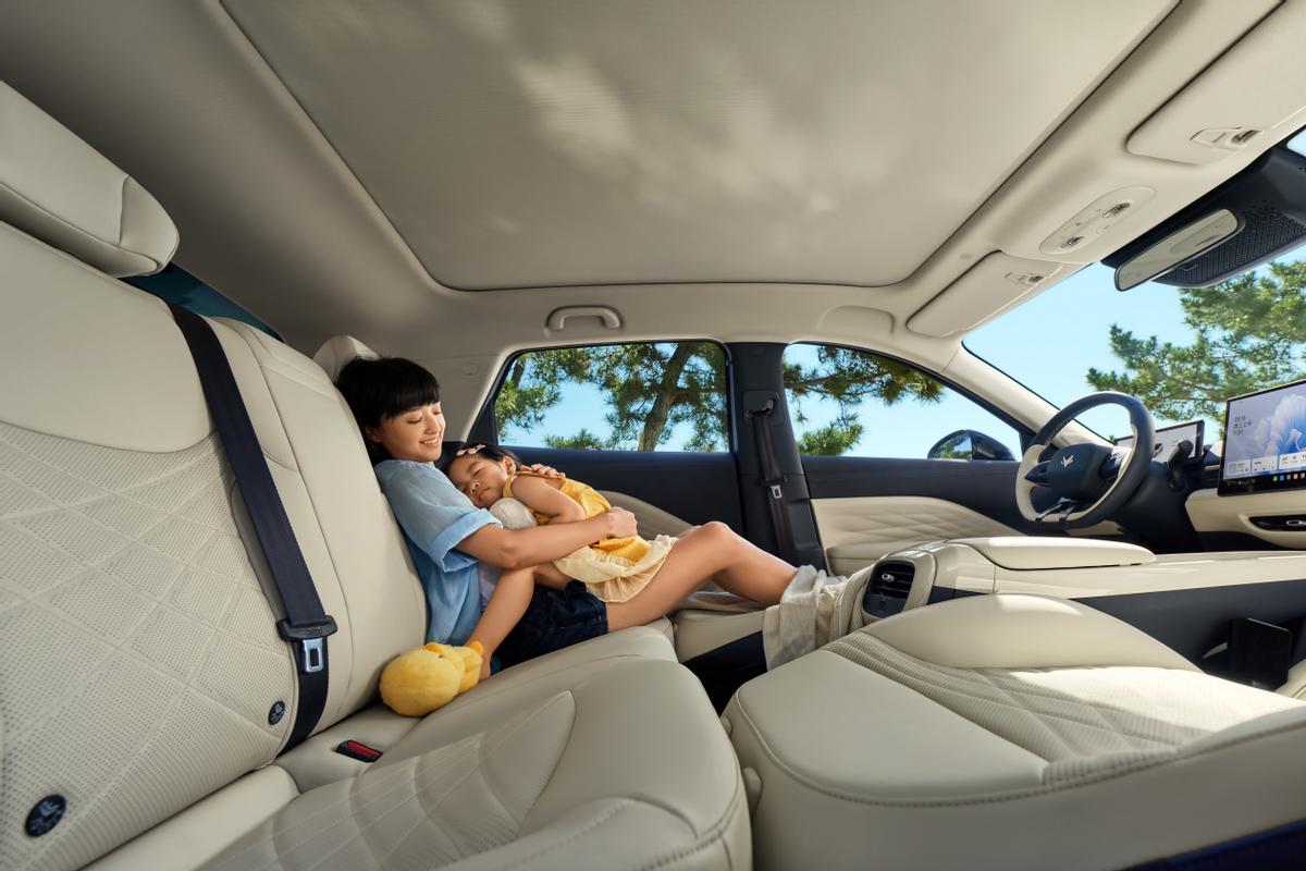 极狐 T1 将9月11日上市!成都车展现场人气十足