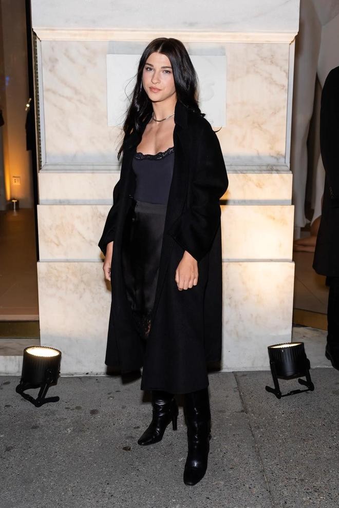 比尔盖茨小女儿:称创业“不靠爹”,炫耀自己筹资12亿,又被嘲了