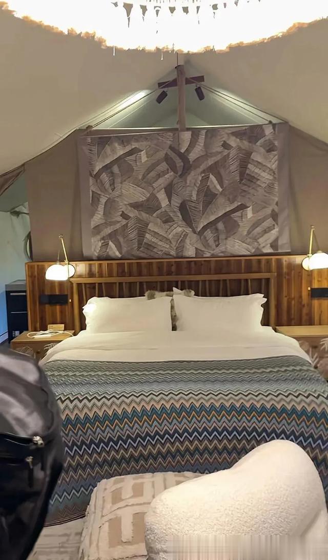 41岁谢苗五一全家游张家界，山顶别墅生活超惬意，12岁女儿美翻了