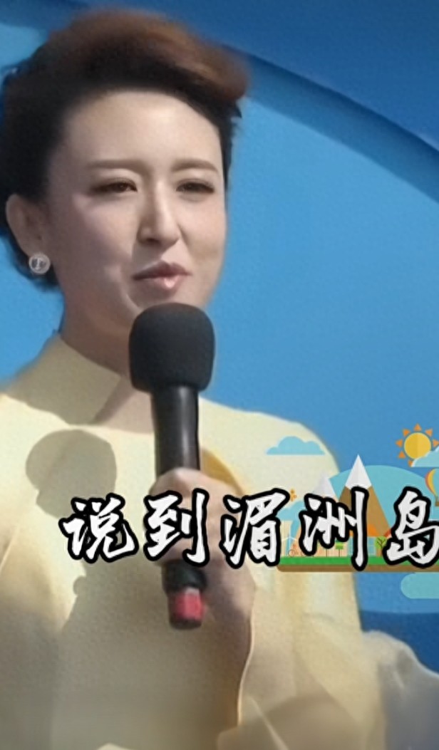 张蕾出席湄洲岛推广活动，鹅黄裙配精致盘发，端庄大气超有魅力