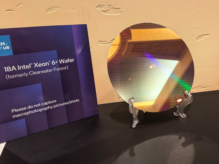 英特爾至強6+處理器解析：18A制程釋放強大實力