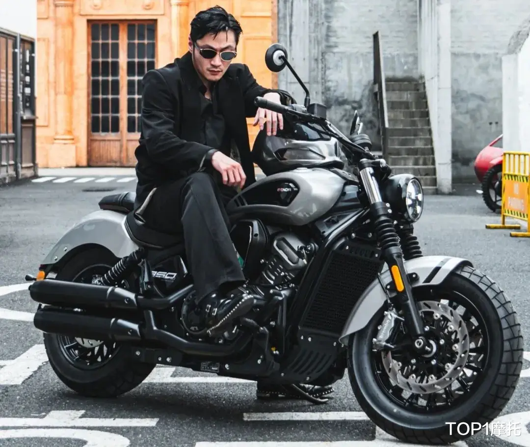 国产首款直列6缸摩托发动机,1700cc排量双离合+轴传动,又是奔达的