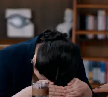 颜丙燕自爆跟小鲜肉谈恋爱不到24小时，恶心人的一幕就出现了