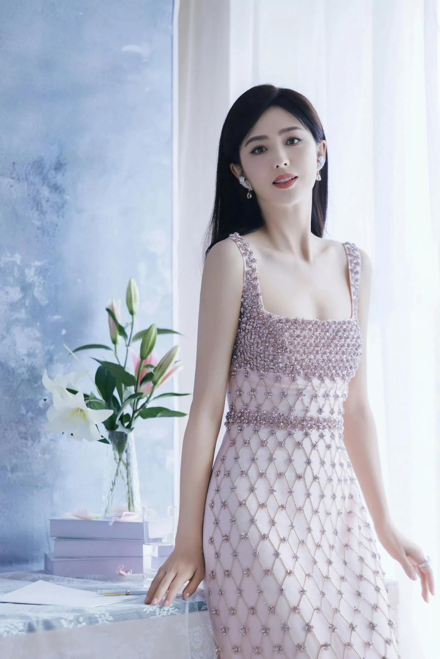 佟丽娅性感图片