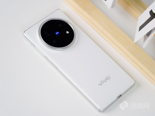 暑期換機指南：三款旗艦大折疊屏手機，開啟你的夏日移動新體驗