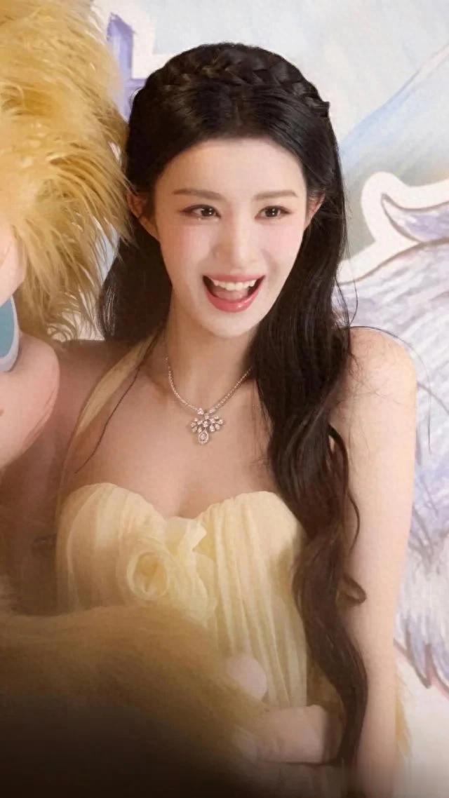 王楚然湖南卫视跨年演唱会出图，满分女王楚然！