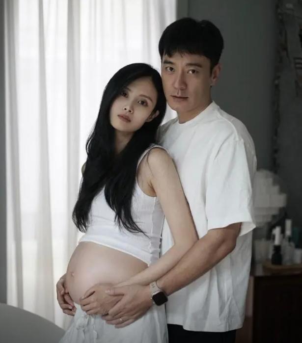 离婚16年，李光洁再次让所有人“刮目相看”，47岁的郝蕾后悔了吗