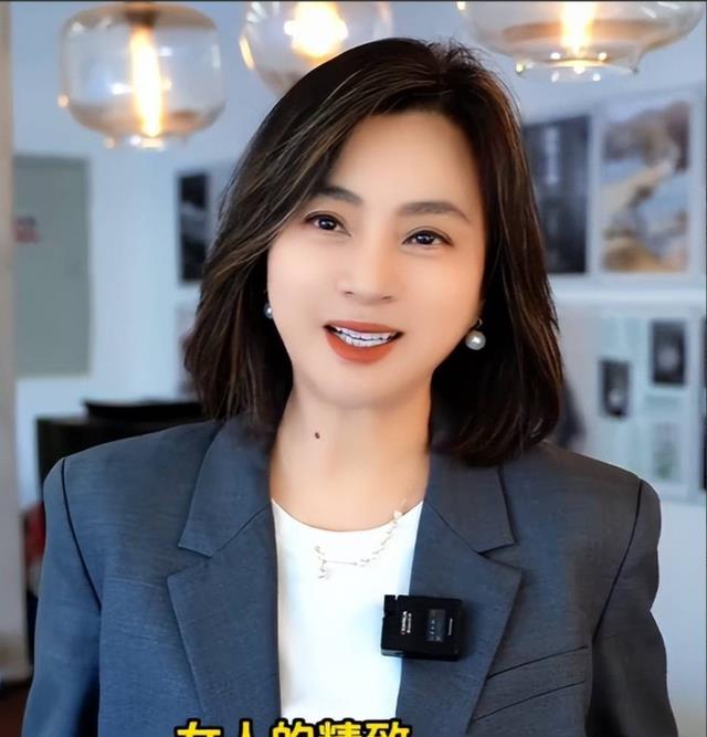 分居 18 年却坚称没离婚!62 岁的李玲玉容颜不再,混血儿子颜值逆天