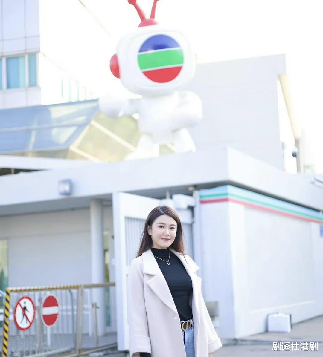 TVB清纯小花近况曝光!自曝离巢前三次谈续约,经历两次丑闻学乖