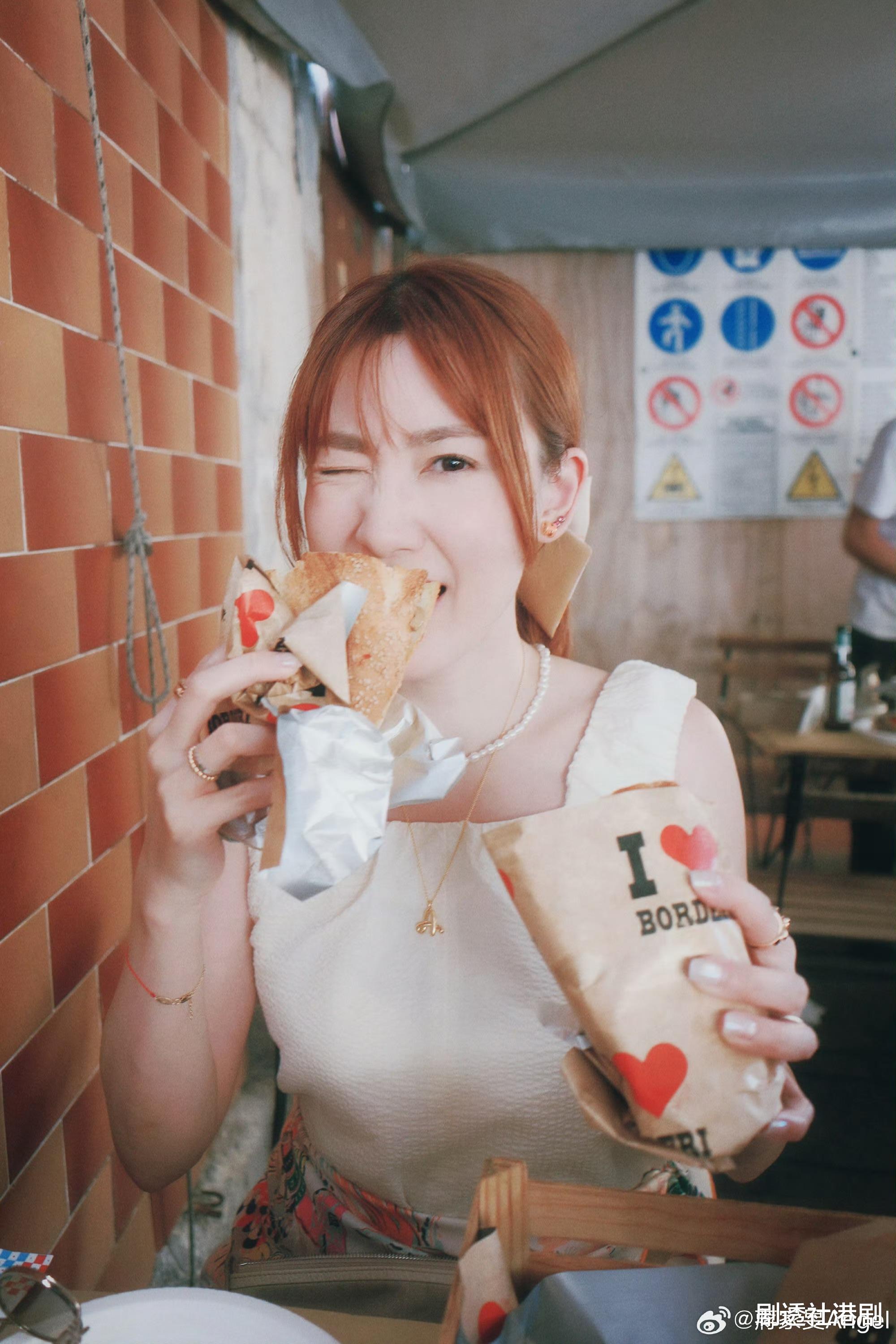 TVB上位小花获好友庆生！去年突然低调大婚，婚后多次被传有孕