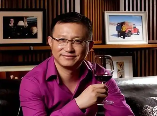 善恶终有报!靠当“赘婿”爬上巅峰,出轨、背刺亲家,被赶出豪门