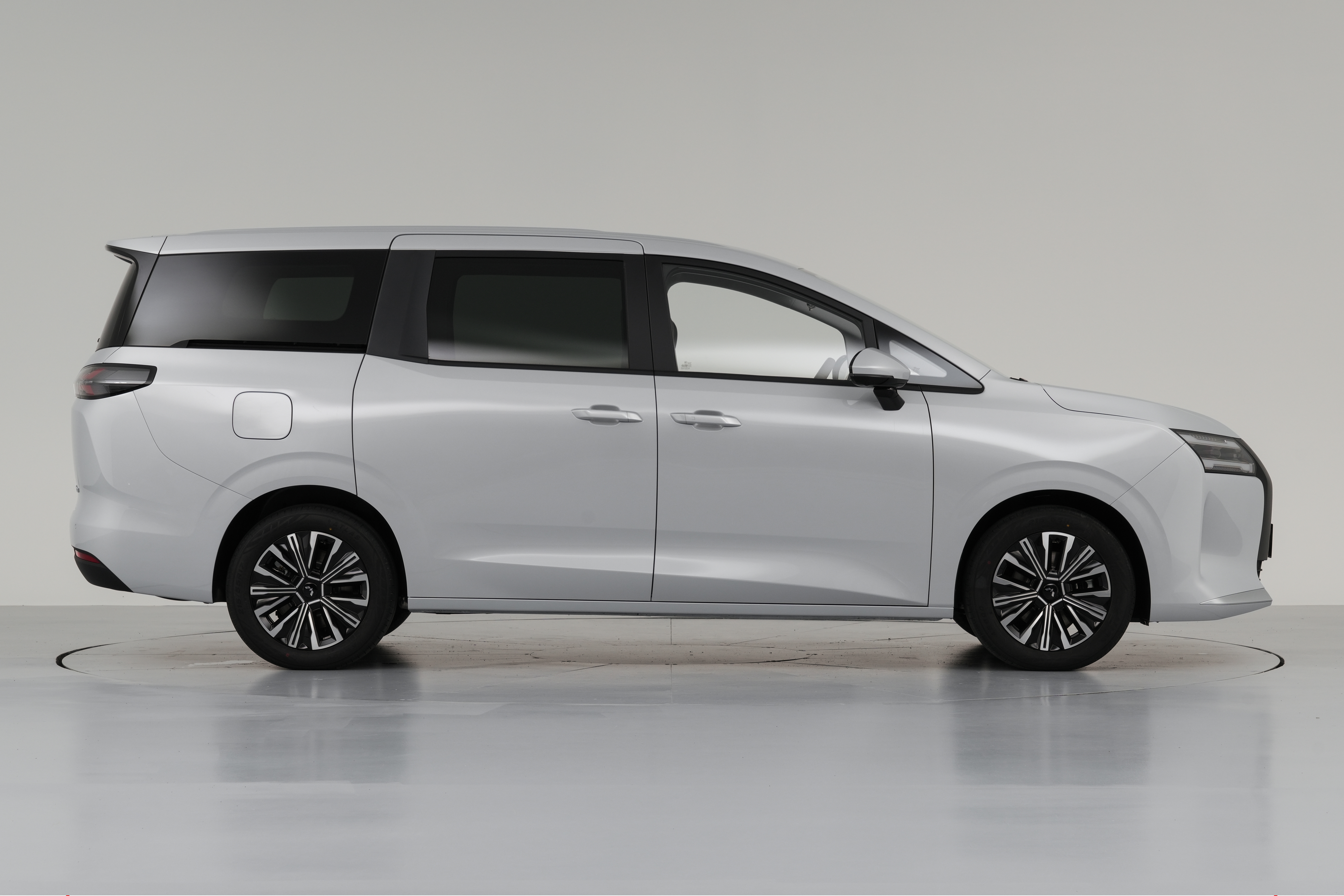 10万级家用MPV！星光730：真7座大空间、电滑门，全家人都满意