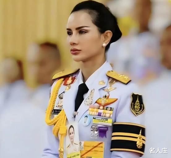 73岁泰王新宠：长相甜美初恋脸，水嫩白皙身材好，苏提达比不了