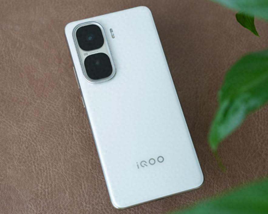 2025買手機建議一步到位，擁有“長壽命”的手機，1TB用到2031年