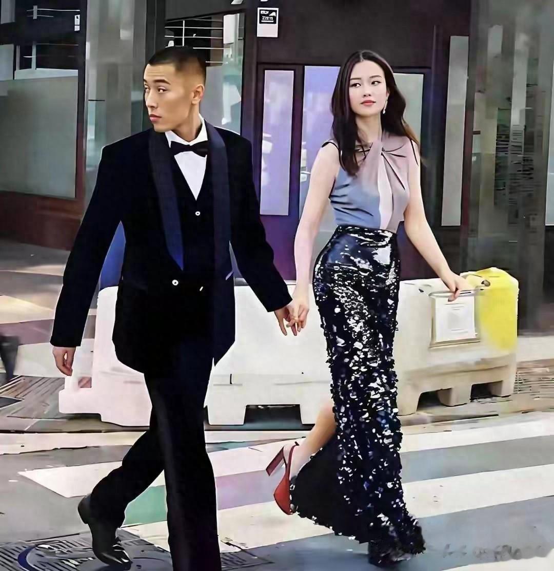 倪妮和男友三里屯被拍，他帅得低调，她美得张扬，这才叫天作之合