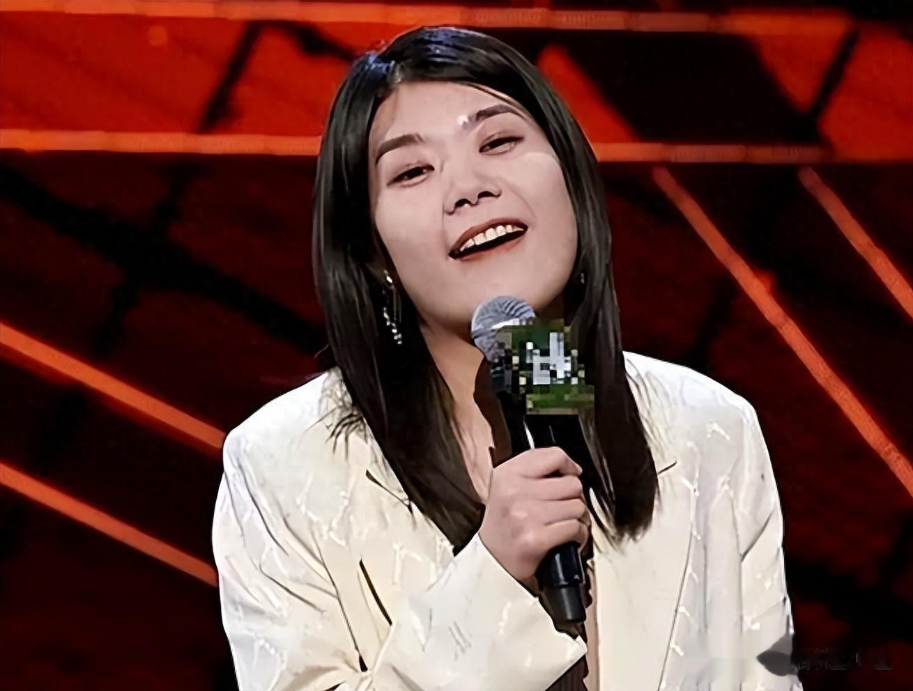 戴军没说谎，清空社媒，久居国外的杨笠，已走上另一条康庄大道