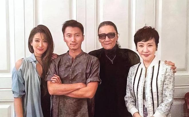 有新欢忘旧爱?缺席儿子18岁生日的谢霆锋, 被庾澄庆\上了一课\