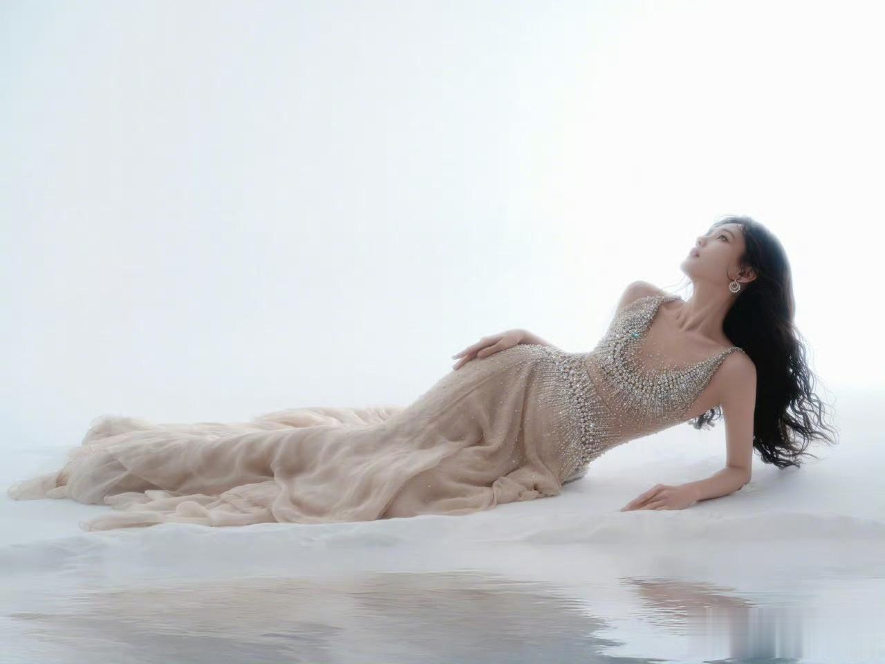 李一桐｜危险又迷人的“海妖”湿发造型，氛围感的神，怎么这么美