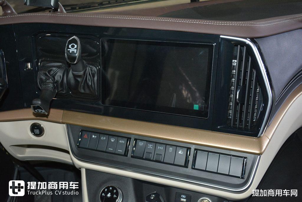 节气5%,高端燃气车新体验,乘龙HK 630马力LNG牵引车实拍