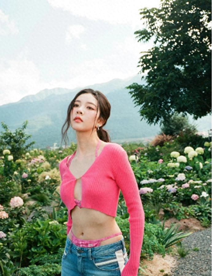 宋妍霏的时尚穿搭，我给满分！网友：真不把家人们当外人。