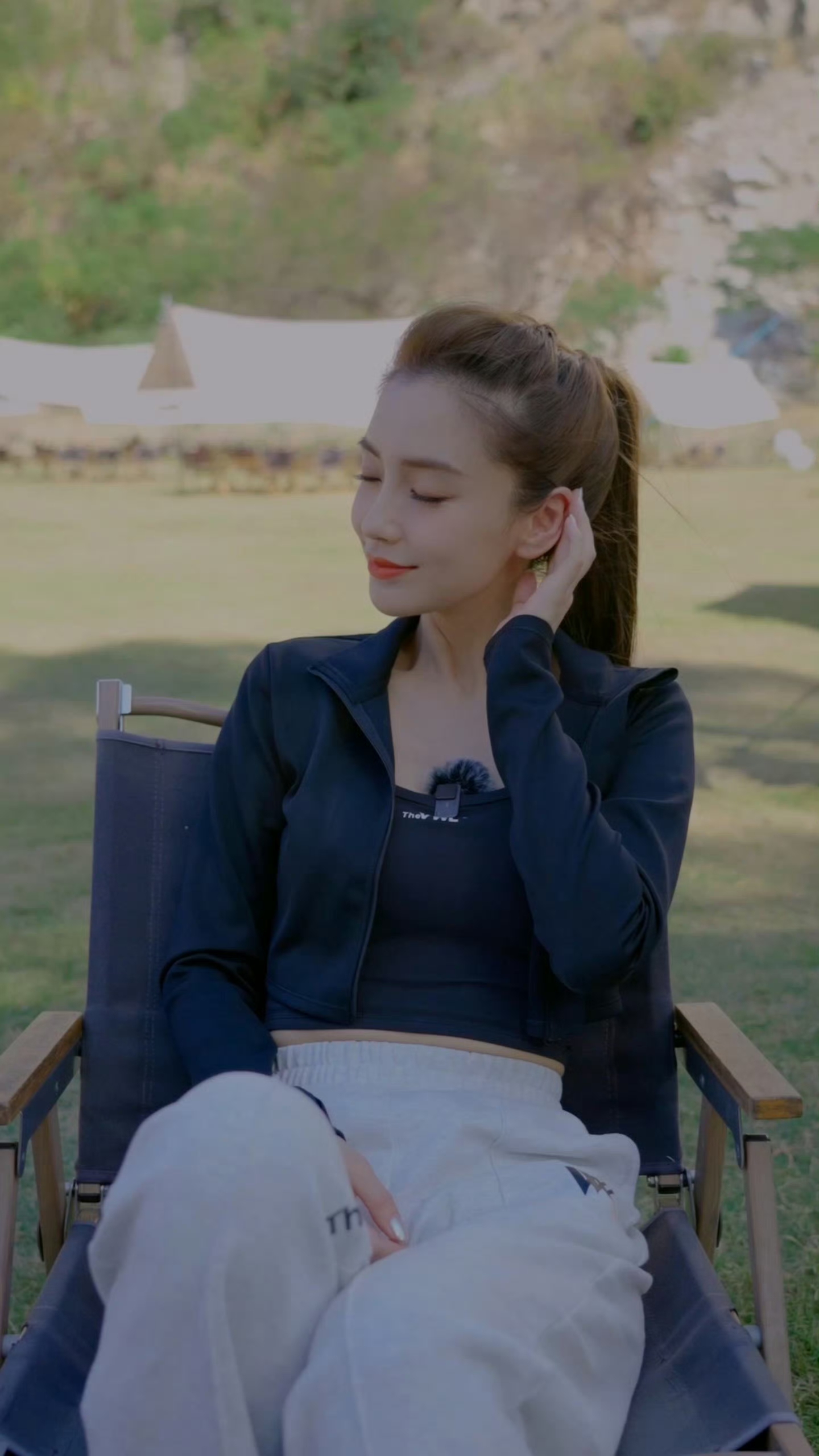 baby杨颖,休闲穿着现场直拍,简简单单尽显松弛魅力