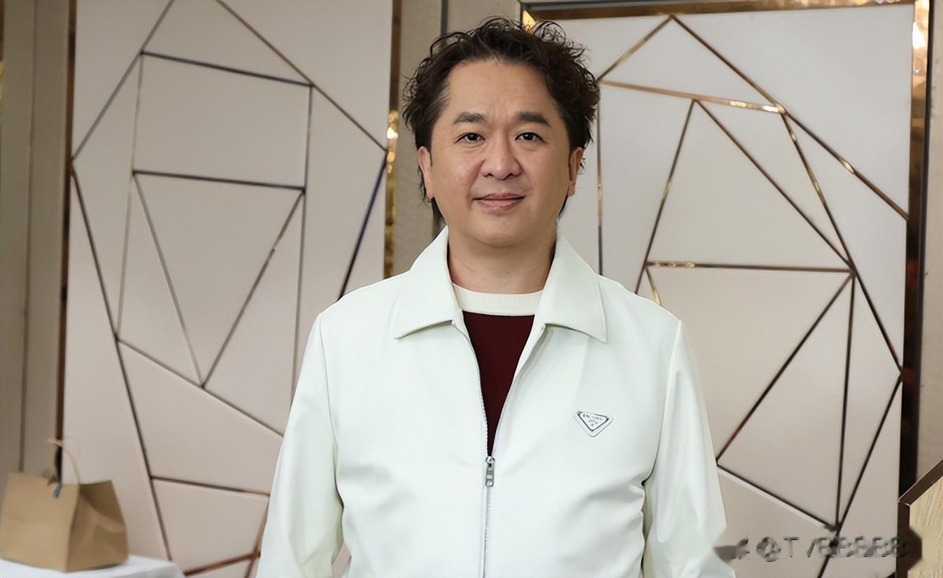 被嘲靠老豆致富!香港超级二世祖霸气反击陈百祥:可能他需要流量