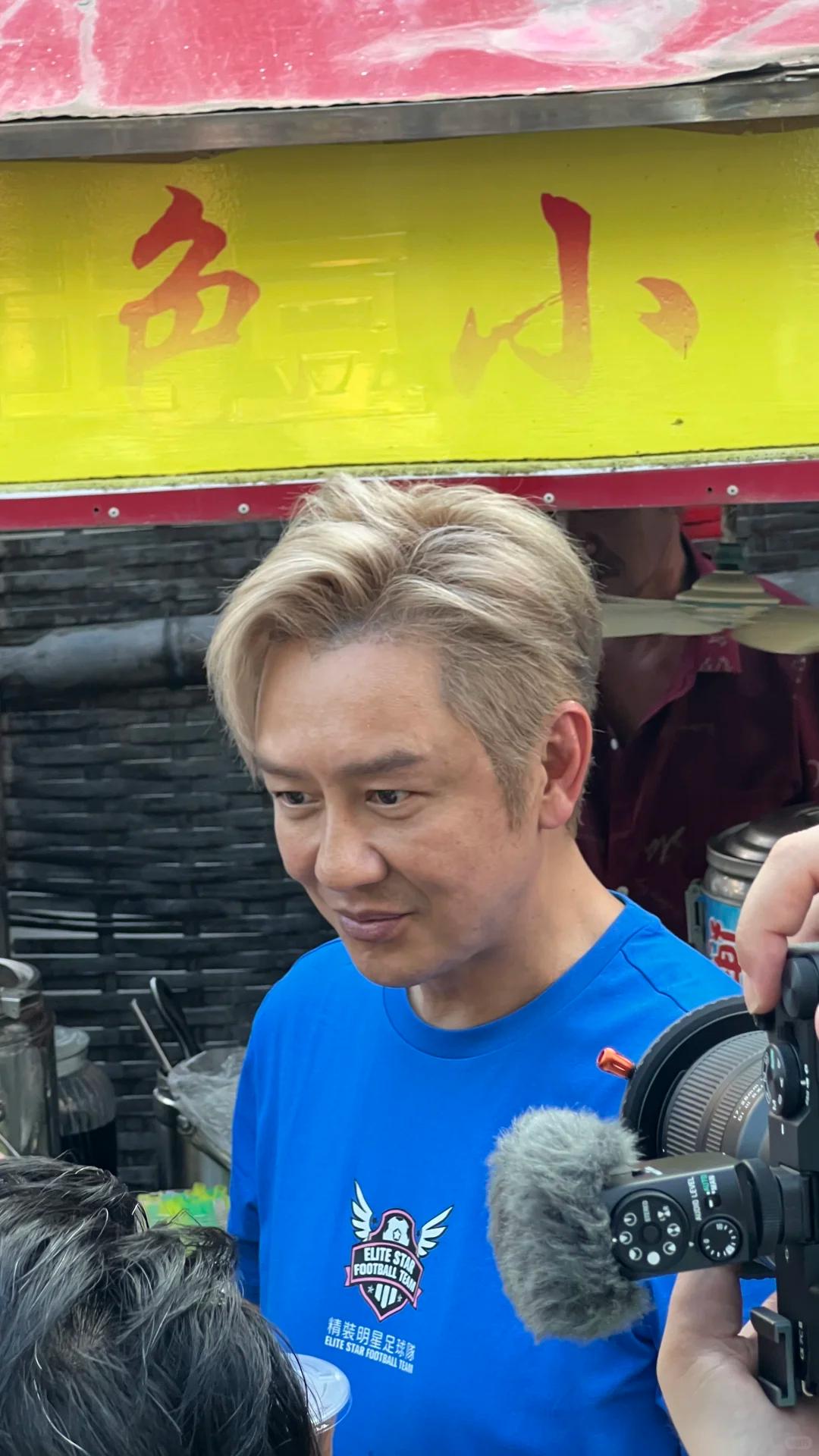 56岁陈浩民近照曝光，过度医美仍盖不住脸上的斑，皮肤差到不敢认