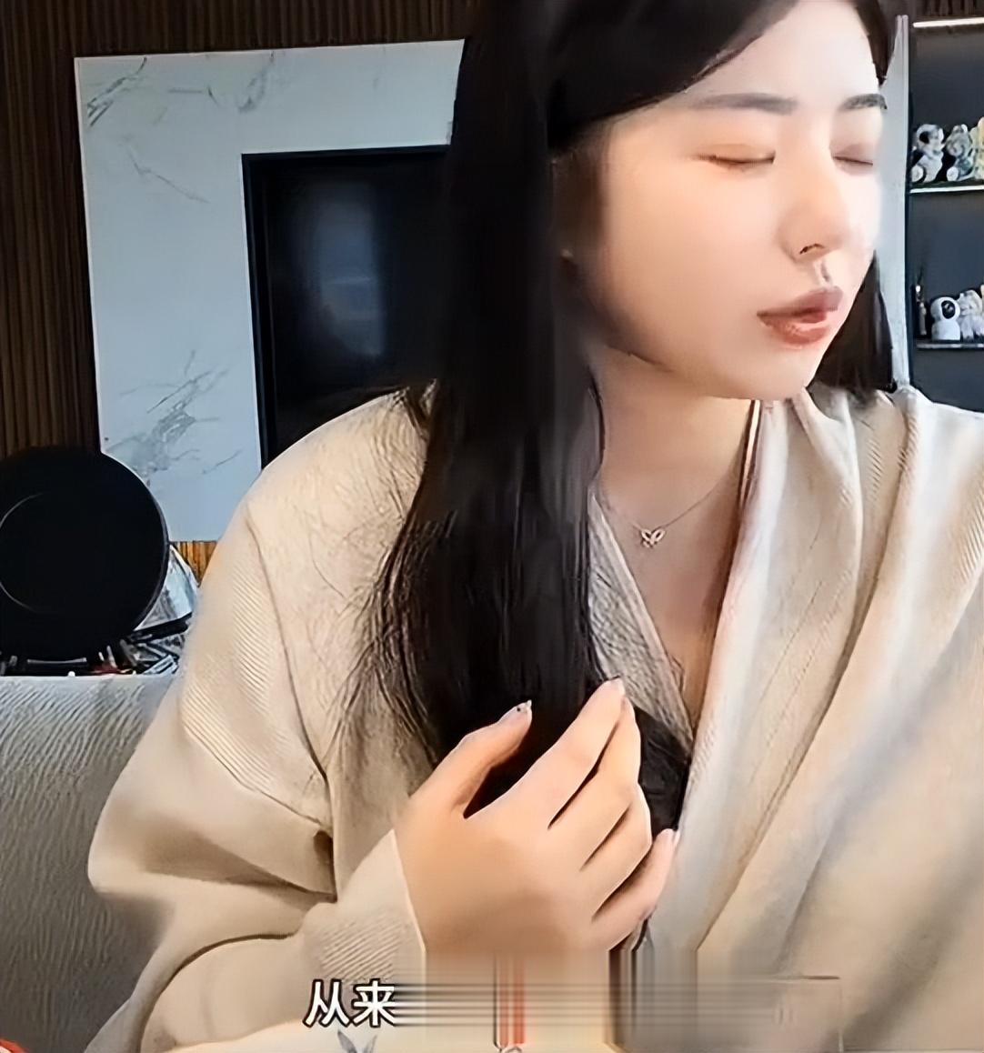 风水轮流转！黄一鸣官宣谈恋爱，活成了王思聪高攀不起的模样