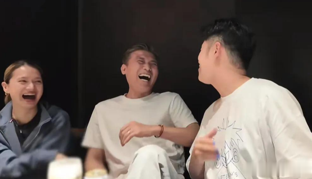 朱媛媛离世后，李乃文携妻子参加陈赫聚会，气质和朱媛媛如出一辙