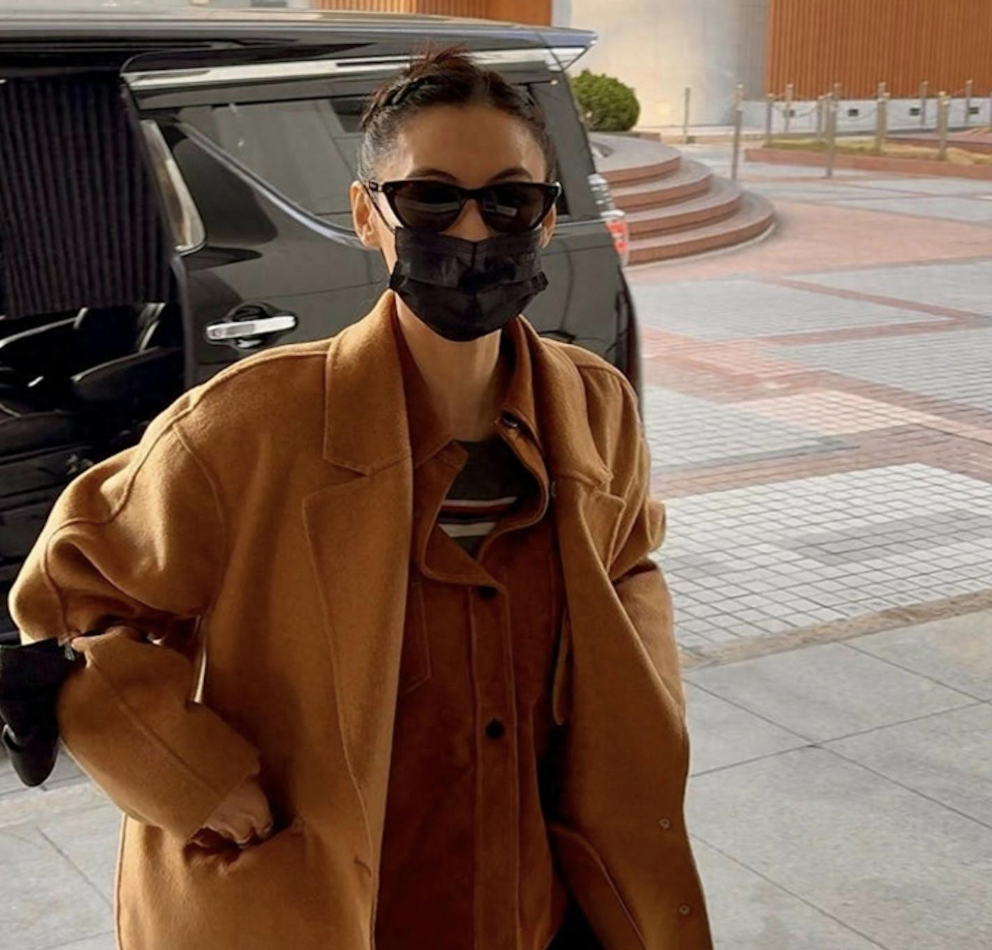 张柏芝官司审讯期结束，三度现身庭外从容庭内激动，结果来年裁定