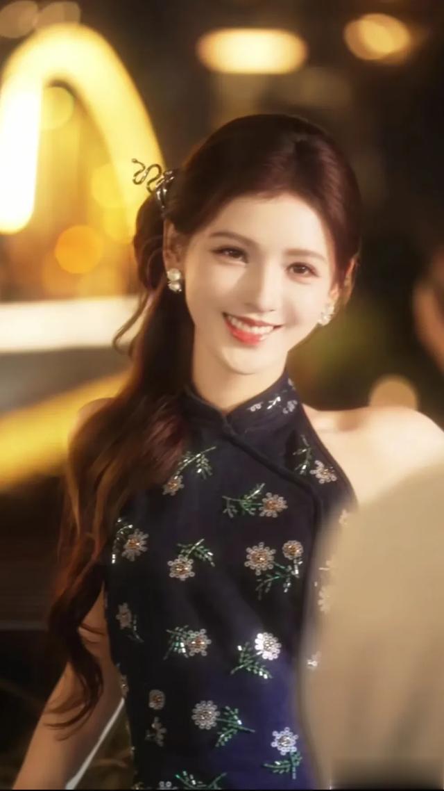 张予曦的浓颜深情眼冲击力有多强？网友：她得到了上天的偏爱