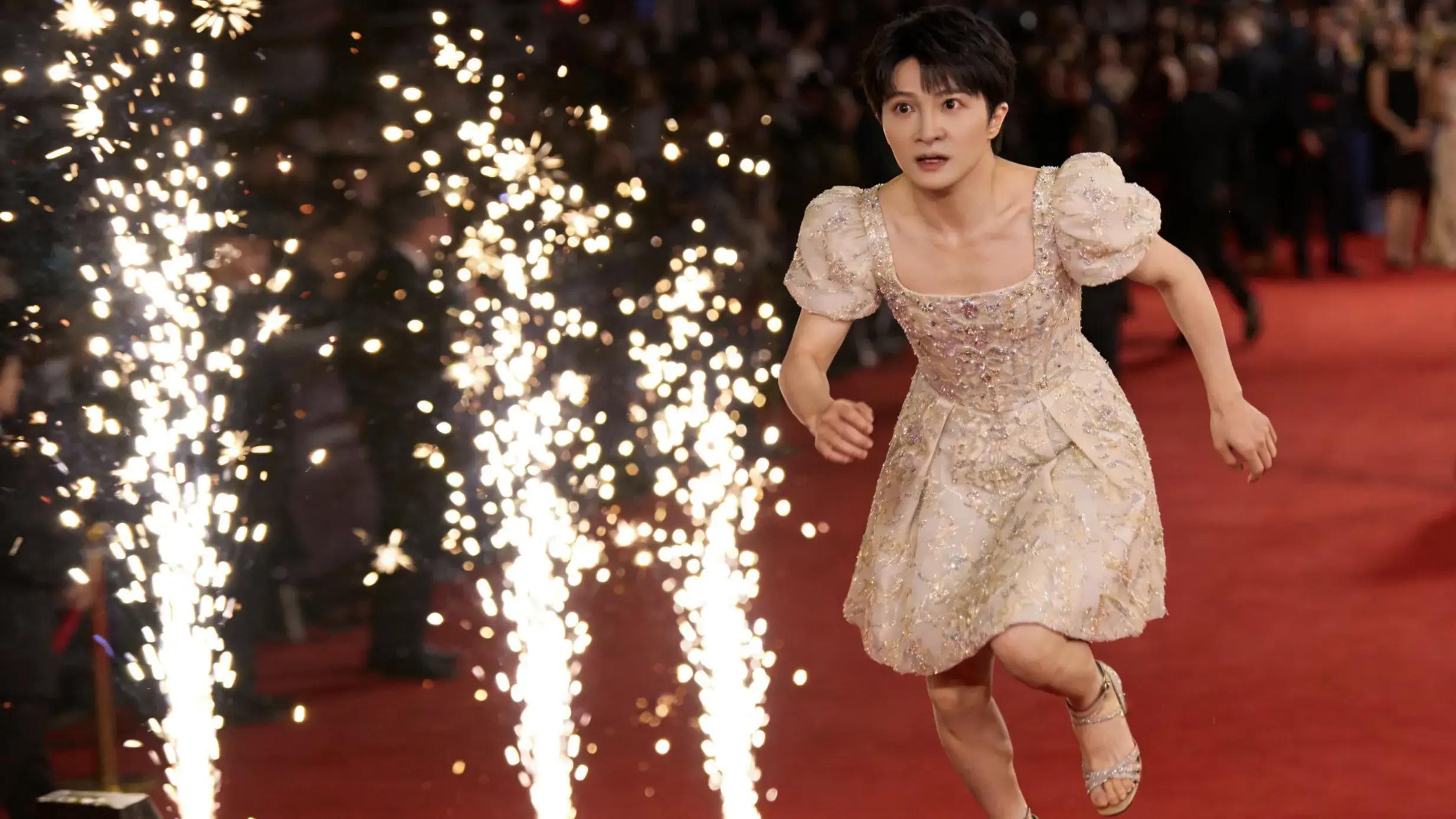 星光大赏红毯杀疯了！95花霸屏封神，短剧演员闯场，场面刷爆热搜