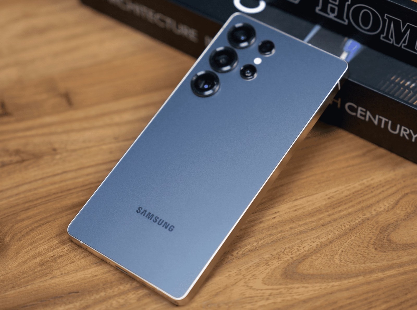 三星“機皇”跌價2801元！2億像素+512GB+驍龍8至尊版，還是2K屏