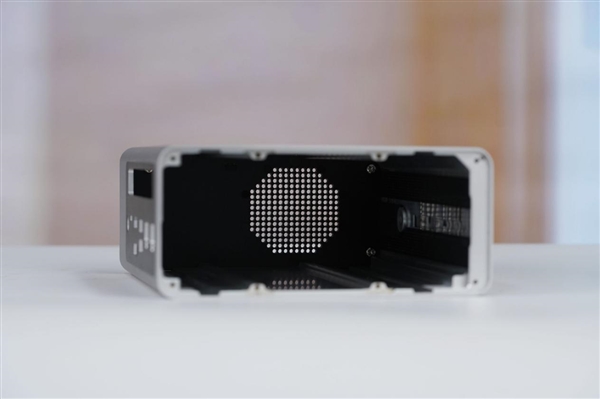 致敬蘋果Mac Pro刨絲器！奧睿科Omini Pro迷你機圖賞