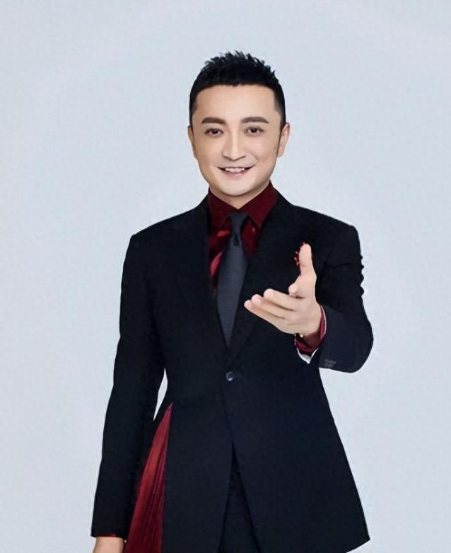 国家发文，42岁尼格买提再破天花板，让撒贝宁和整个主持界沉默了