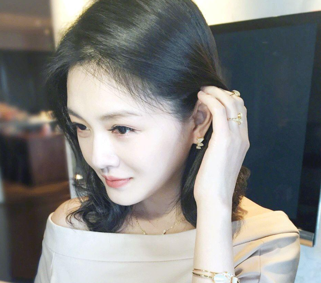 赵丽颖隐婚、张译息影、成龙添私生子？五一假没结束，传出6大瓜